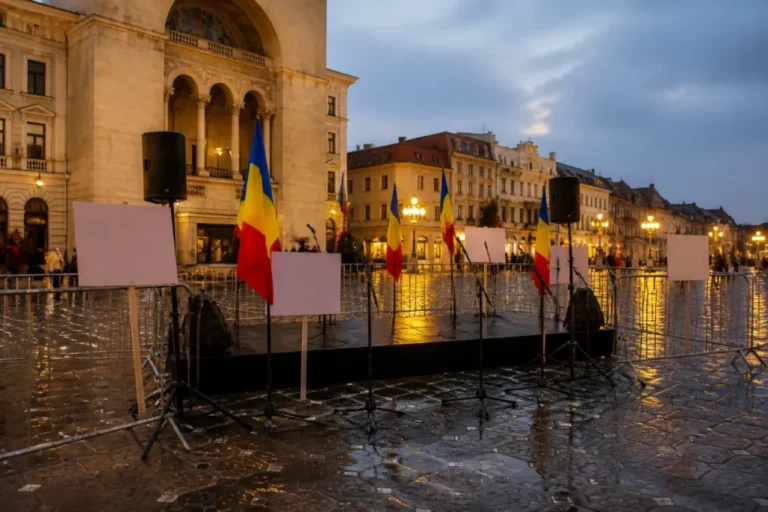 Protest pentru Dominic Fritz în Piața Operei din Timișoara, după decizia CCR